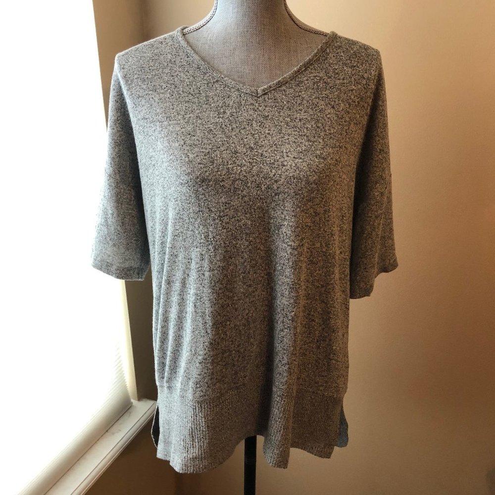 Natori Grey High-Low V-Neck Short Sleeve Top